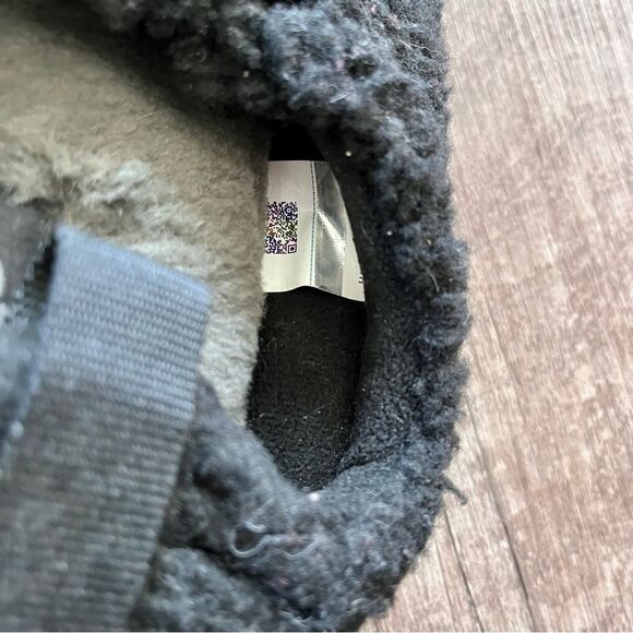 UGG Black Cozy Slippers Plush Slip-On size 9 - Picture 3 of 5